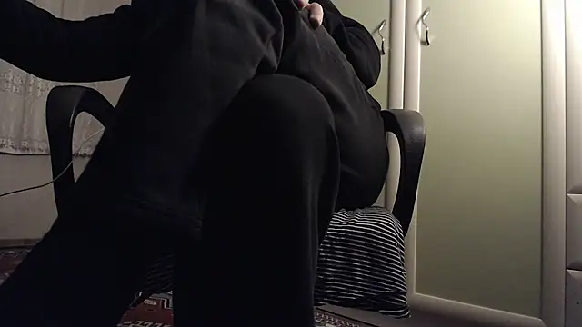 Snapshot of Lxom chatting on 11-13-25, 11:47 Lxom online show from 11-13-25, 11:47