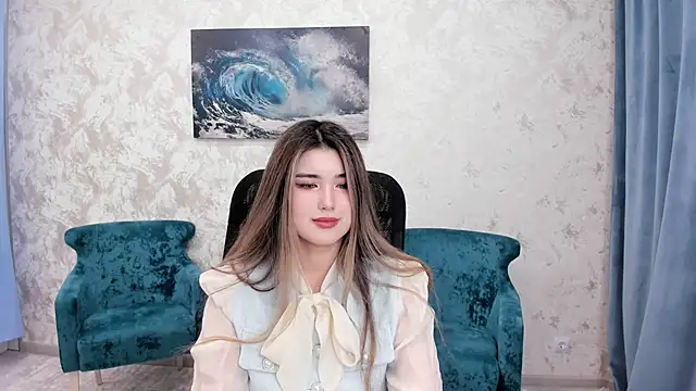 AnneTLi online show from 12-04-24, 07:12