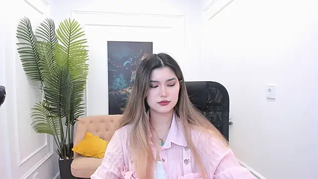 AnneTLi online show from 11-09-25, 03:16