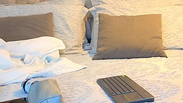 KeryHillson online show from 11-08-25, 12:16