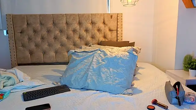 KeryHillson online show from 01-08-26, 12:18