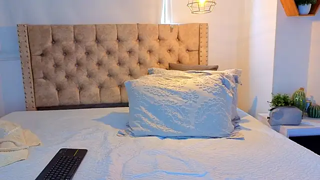 KeryHillson online show from 02-20-26, 12:49