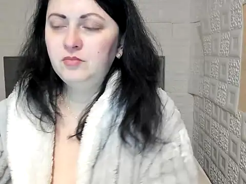 Lillian2 online show from 02-16-25, 07:04