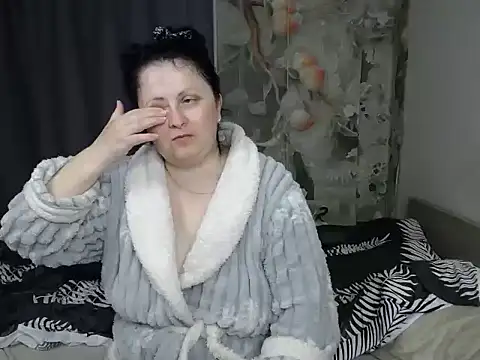 Snapshot of Lillian2 chatting on 05-13-26, 09:33 Lillian2 online show from 05-13-26, 09:33