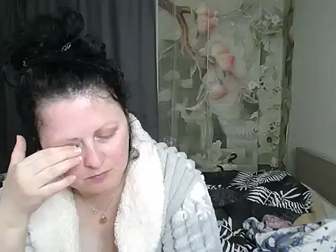 Snapshot of Lillian2 chatting on 05-16-26, 11:57 Lillian2 online show from 05-16-26, 11:57