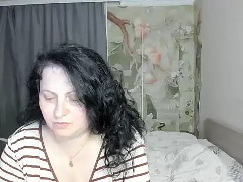 Snapshot of Lillian2 chatting on 05-24-26, 06:24 Lillian2 online show from 05-24-26, 06:24