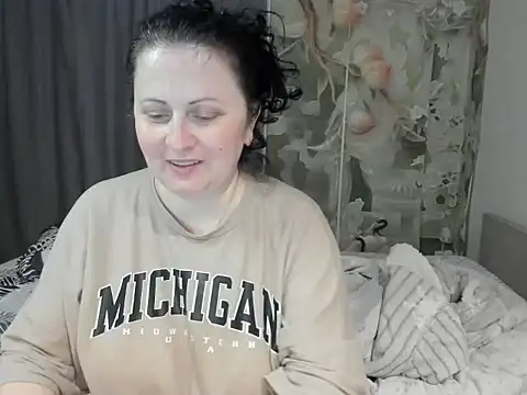Snapshot of Lillian2 chatting on 06-02-26, 04:09 Lillian2 online show from 06-02-26, 04:09