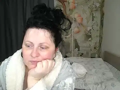 Snapshot of Lillian2 chatting on 06-11-26, 12:54 Lillian2 online show from 06-11-26, 12:54