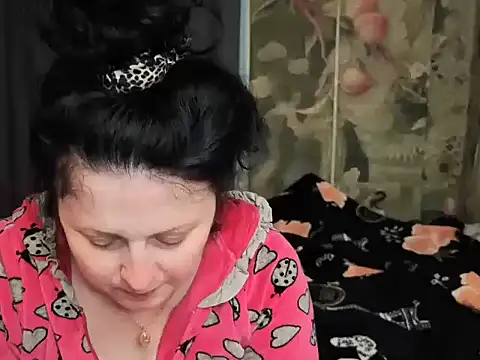 Snapshot of Lillian2 chatting on 06-18-26, 12:53 Lillian2 online show from 06-18-26, 12:53