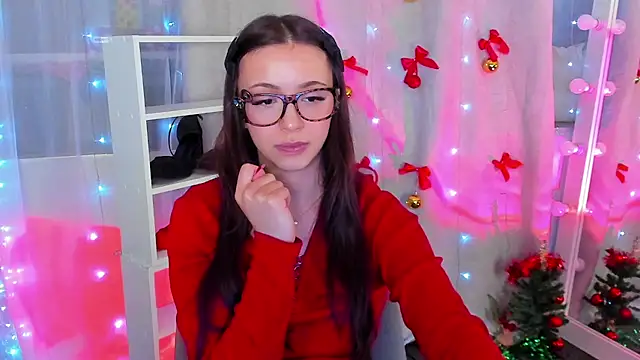 Snapshot of MipsyMipson chatting on 12-12-24, 12:44 MipsyMipson online show from 12-12-24, 12:44