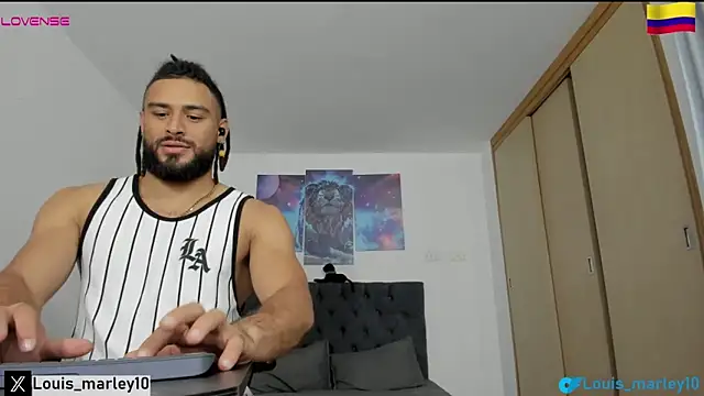 Snapshot of Louis_marley__ chatting on 02-12-25, 01:52 Louis marley online show from 02-12-25, 01:52