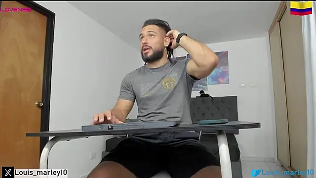 Snapshot of Louis_marley__ chatting on 02-27-25, 01:38 Louis marley online show from 02-27-25, 01:38