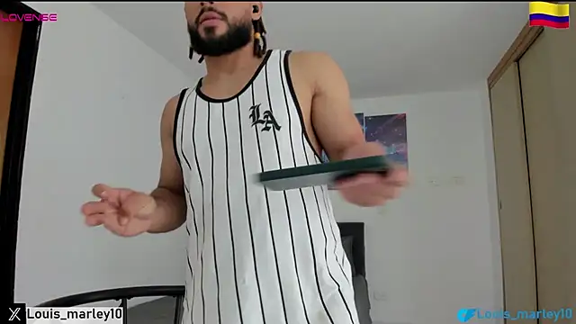 Snapshot of Louis_marley__ chatting on 03-21-25, 07:35 Louis marley online show from 03-21-25, 07:35