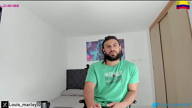 Snapshot of Louis_marley__ chatting on 09-20-25, 01:56 Louis marley online show from 09-20-25, 01:56