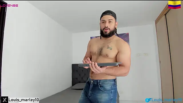 Snapshot of Louis_marley__ chatting on 09-27-25, 04:01 Louis marley online show from 09-27-25, 04:01