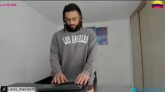 Snapshot of Louis_marley__ chatting on 10-12-25, 03:55 Louis marley online show from 10-12-25, 03:55