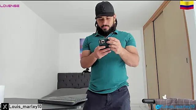 Snapshot of Louis_marley__ chatting on 11-05-25, 04:40 Louis marley online show from 11-05-25, 04:40