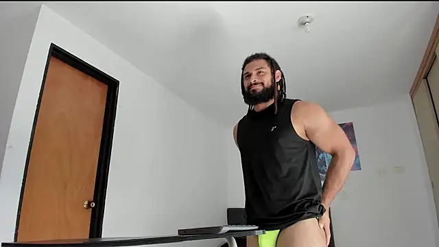 Snapshot of Louis_marley__ chatting on 11-17-25, 02:45 Louis marley online show from 11-17-25, 02:45