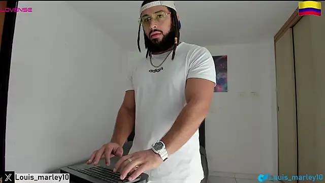 Snapshot of Louis_marley__ chatting on 12-02-25, 02:12 Louis marley online show from 12-02-25, 02:12