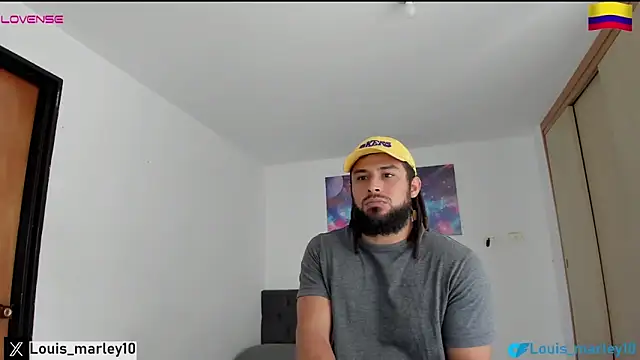 Snapshot of Louis_marley__ chatting on 12-19-25, 05:42 Louis marley online show from 12-19-25, 05:42