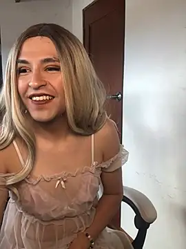 Snapshot of Aly_scarf chatting on 01-06-25, 04:55 Aly scarf online show from 01-06-25, 04:55