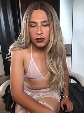 Snapshot of Aly_scarf chatting on 02-17-25, 04:48 Aly scarf online show from 02-17-25, 04:48