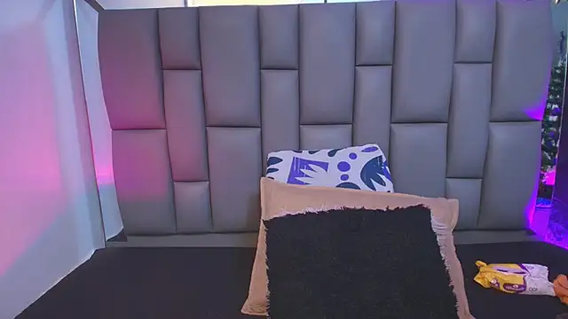  MiaBrown  online show from 11-25-25, 12:05