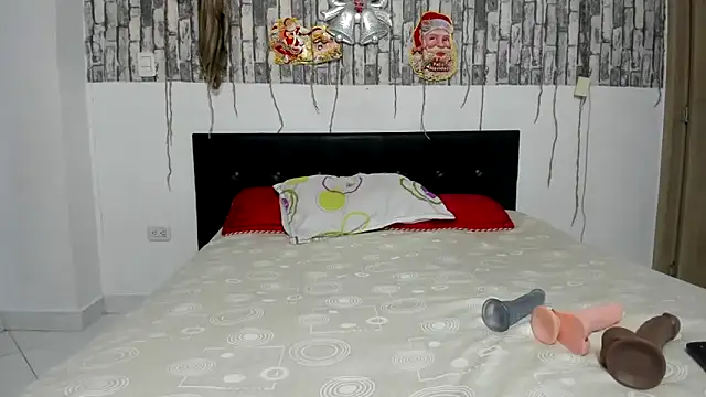 Snapshot of carlos_and_diana chatting on 12-21-24, 01:26 carlos and diana online show from 12-21-24, 01:26
