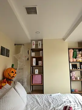 Nicollemays online show from 10-22-25, 02:17