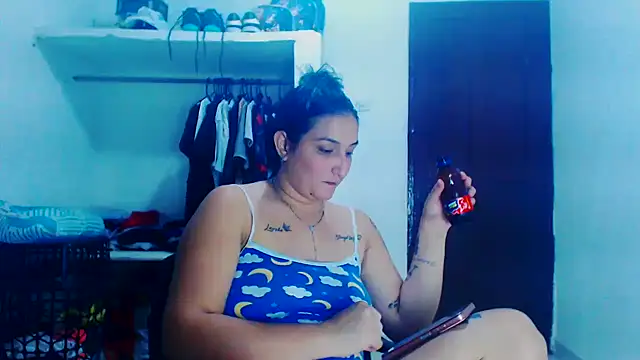 Snapshot of liz_dirty chatting on 03-21-25, 10:50 liz dirty online show from 03-21-25, 10:50