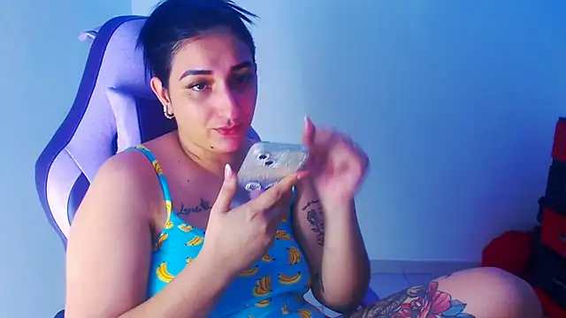 Snapshot of liz_dirty chatting on 12-04-25, 10:40 liz dirty online show from 12-04-25, 10:40