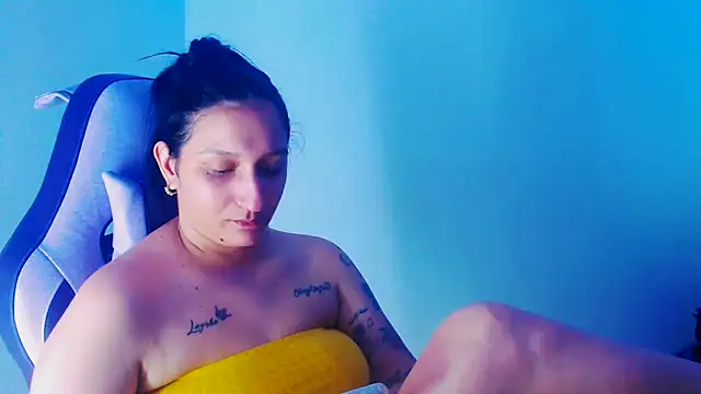 Snapshot of liz_dirty chatting on 12-21-25, 10:17 liz dirty online show from 12-21-25, 10:17