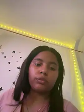 Snapshot of Aleja_DANS chatting on 10-05-25, 06:28 Aleja DANS online show from 10-05-25, 06:28