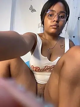 Snapshot of Aleja_DANS chatting on 11-07-25, 01:44 Aleja DANS online show from 11-07-25, 01:44