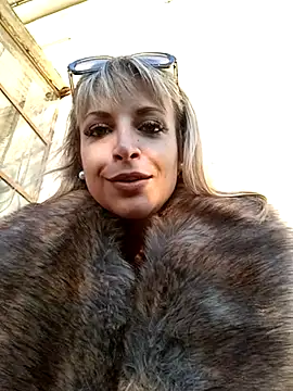 Snapshot of Cute_Anissa chatting on 03-18-25, 05:21 Cute Anissa online show from 03-18-25, 05:21