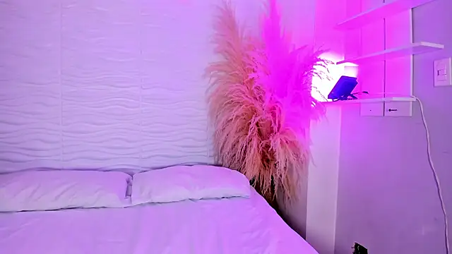 CamileHolmes online show from 01-13-26, 05:24