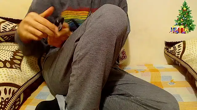 Alexdelarge323 online show from 12-18-25, 12:00