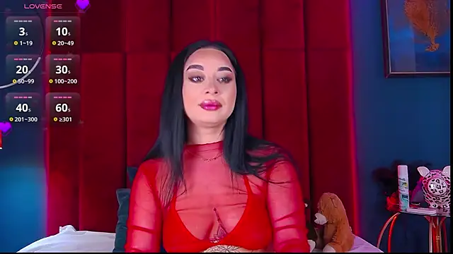 Snapshot of MadyLuxxx chatting on 10-18-25, 07:03 MadyLuxxx online show from 10-18-25, 07:03