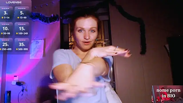 Snapshot of Cassie_Wild chatting on 02-05-25, 01:33 Cassie Wild online show from 02-05-25, 01:33