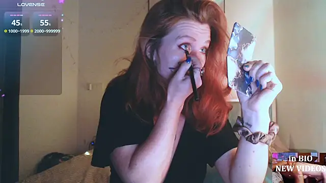 Snapshot of Cassie_Wild chatting on 12-04-25, 01:42 Cassie Wild online show from 12-04-25, 01:42