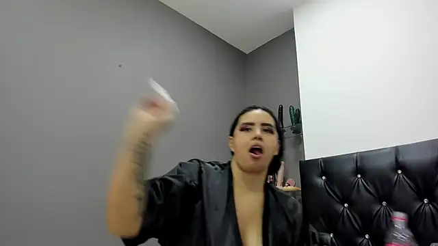 Snapshot of MariaGaitan chatting on 02-08-25, 04:04 MariaGaitan online show from 02-08-25, 04:04