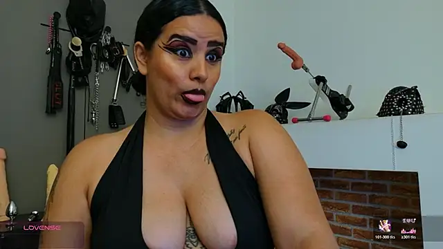 Snapshot of MariaGaitan chatting on 02-25-26, 07:01 MariaGaitan online show from 02-25-26, 07:01