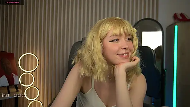 Snapshot of TataCoy chatting on 02-27-25, 10:48 TataCoy online show from 02-27-25, 10:48