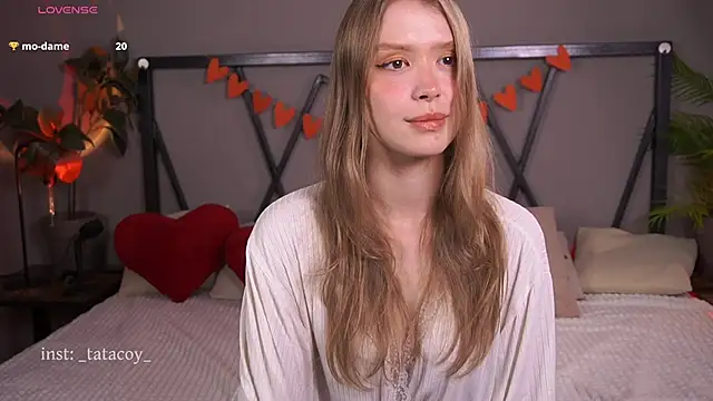 Snapshot of TataCoy chatting on 09-24-25, 01:47 TataCoy online show from 09-24-25, 01:47