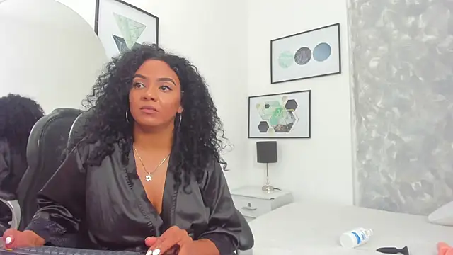 Snapshot of Tanisha__campbell chatting on 02-20-25, 04:14 Tanisha campbell online show from 02-20-25, 04:14
