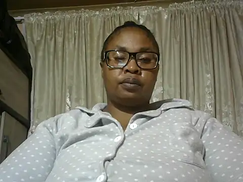 Snapshot of ZOQULUx chatting on 03-17-25, 05:49 ZOQULUx online show from 03-17-25, 05:49