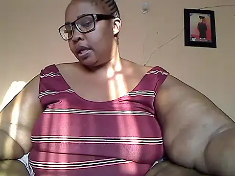 Snapshot of ZOQULUx chatting on 09-12-25, 02:50 ZOQULUx online show from 09-12-25, 02:50