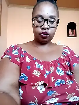 Snapshot of ZOQULUx chatting on 02-07-26, 06:06 ZOQULUx online show from 02-07-26, 06:06