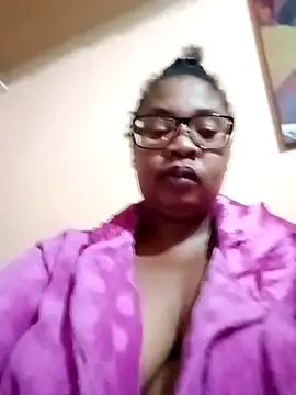 Snapshot of ZOQULUx chatting on 02-14-26, 03:47 ZOQULUx online show from 02-14-26, 03:47