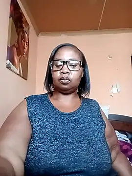 Snapshot of ZOQULUx chatting on 02-18-26, 08:21 ZOQULUx online show from 02-18-26, 08:21